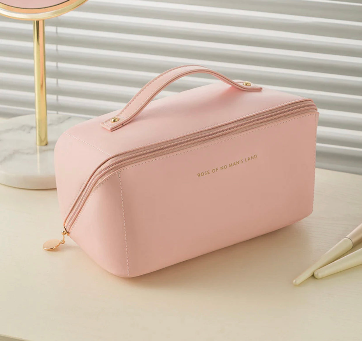 Organizing cosmetic bag