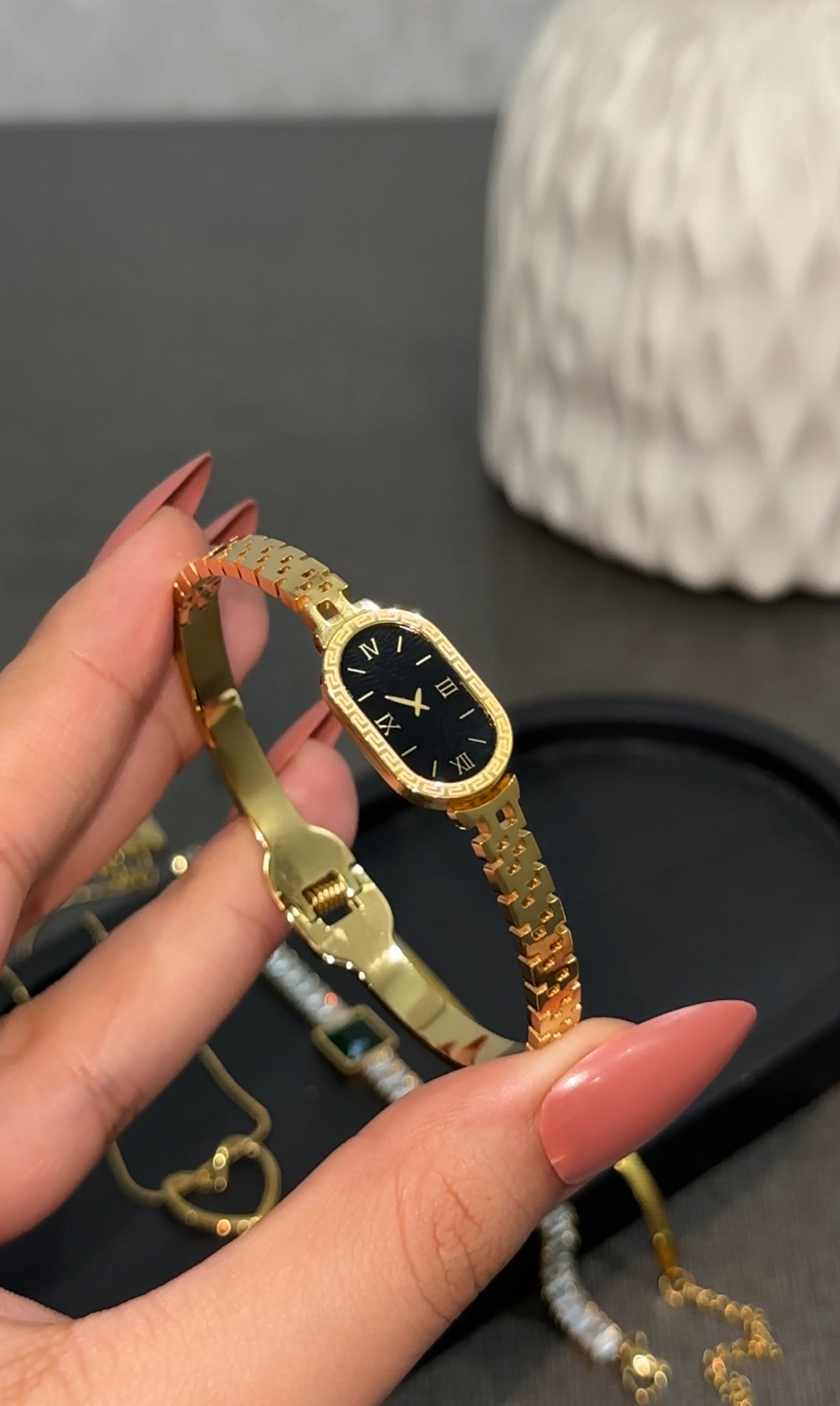 Valine Cuff