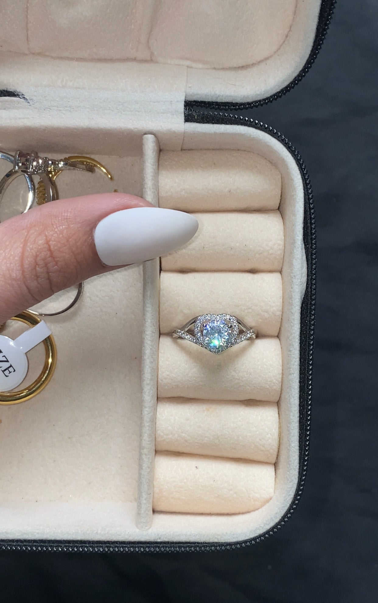 Adjustable laivine ring