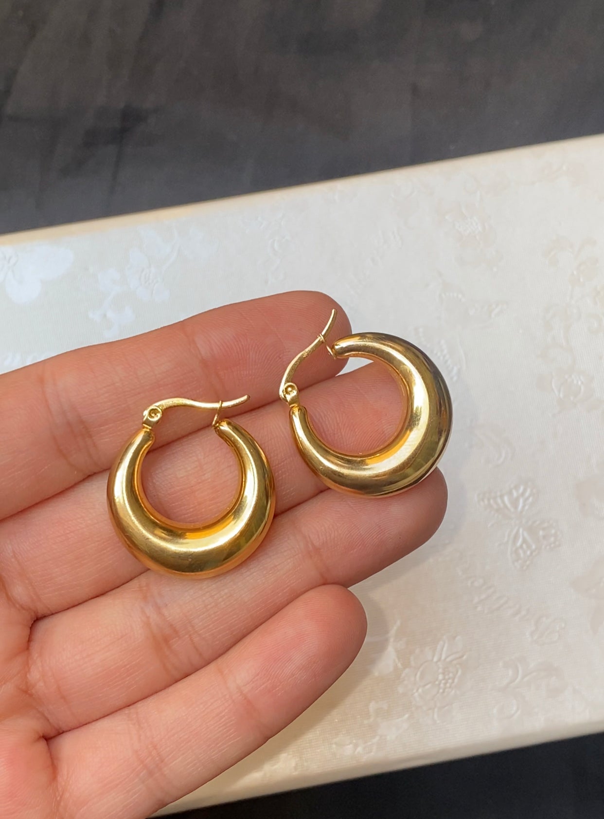 Salena hoops