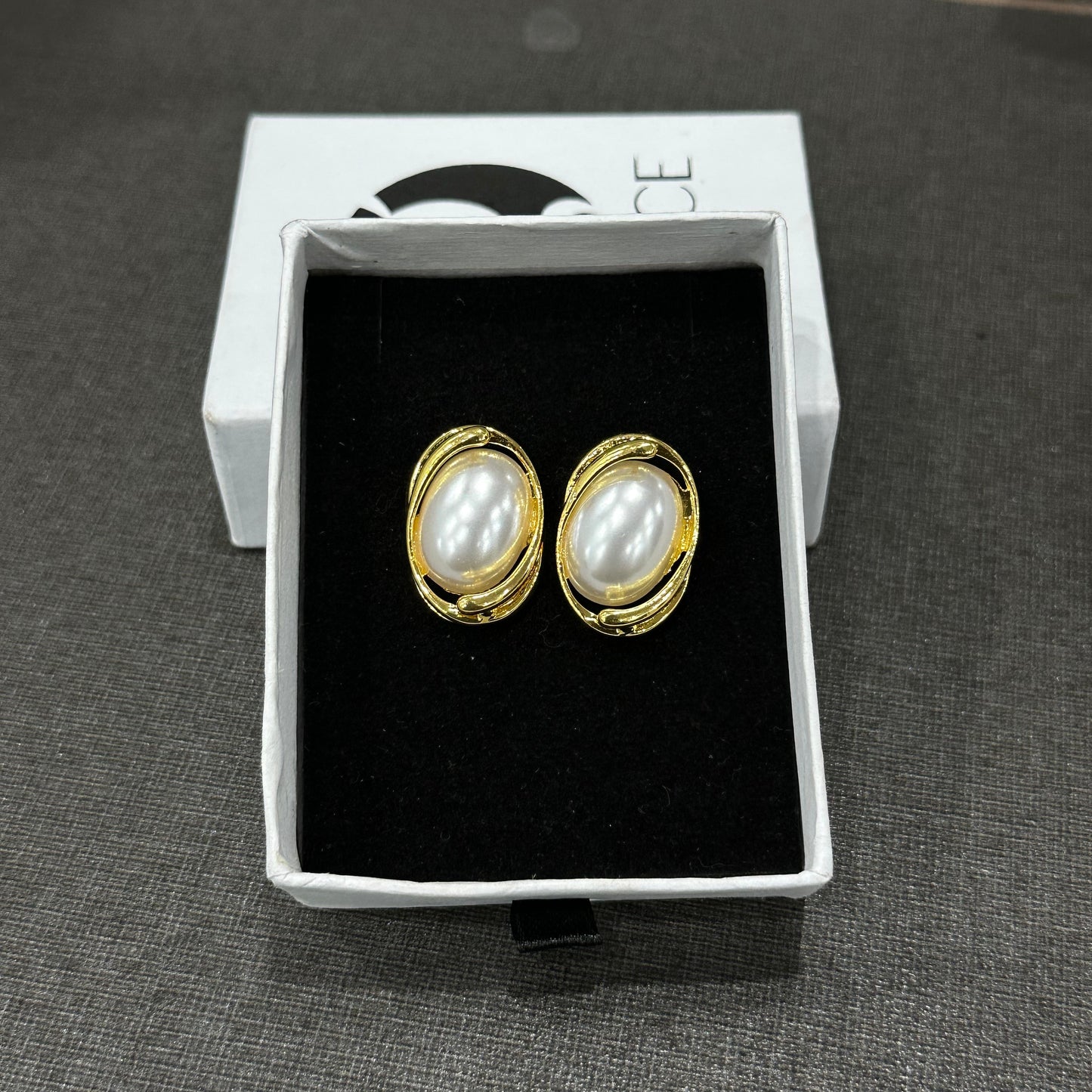 Karla Studs