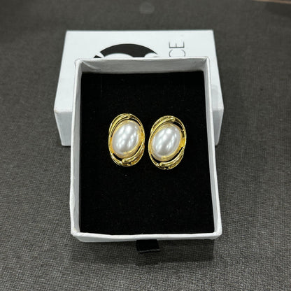 Karla Studs