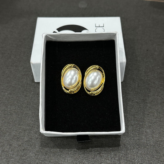 Karla Studs