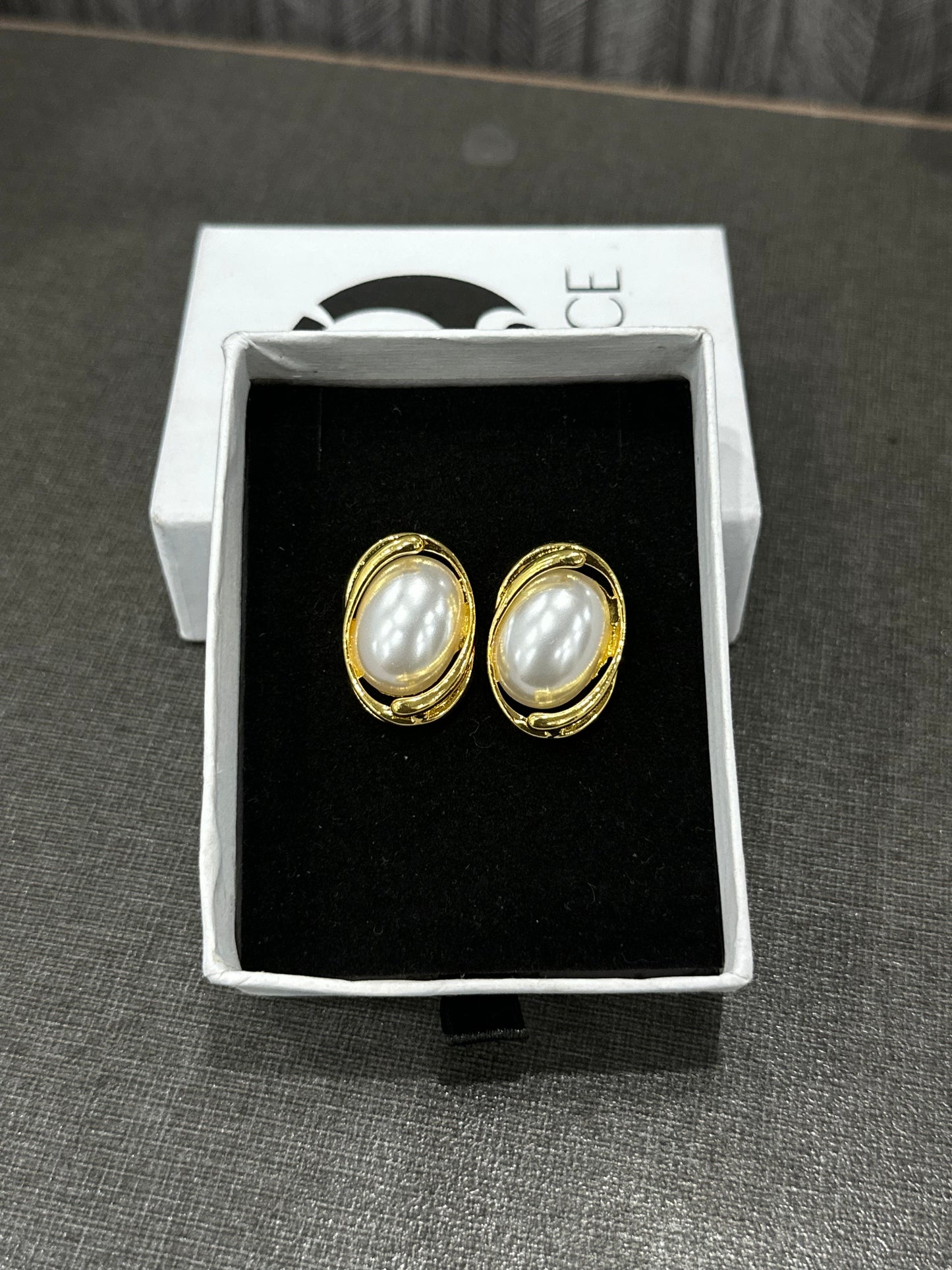 Karla Studs