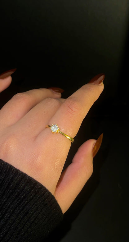 Minimal Solatire Ring