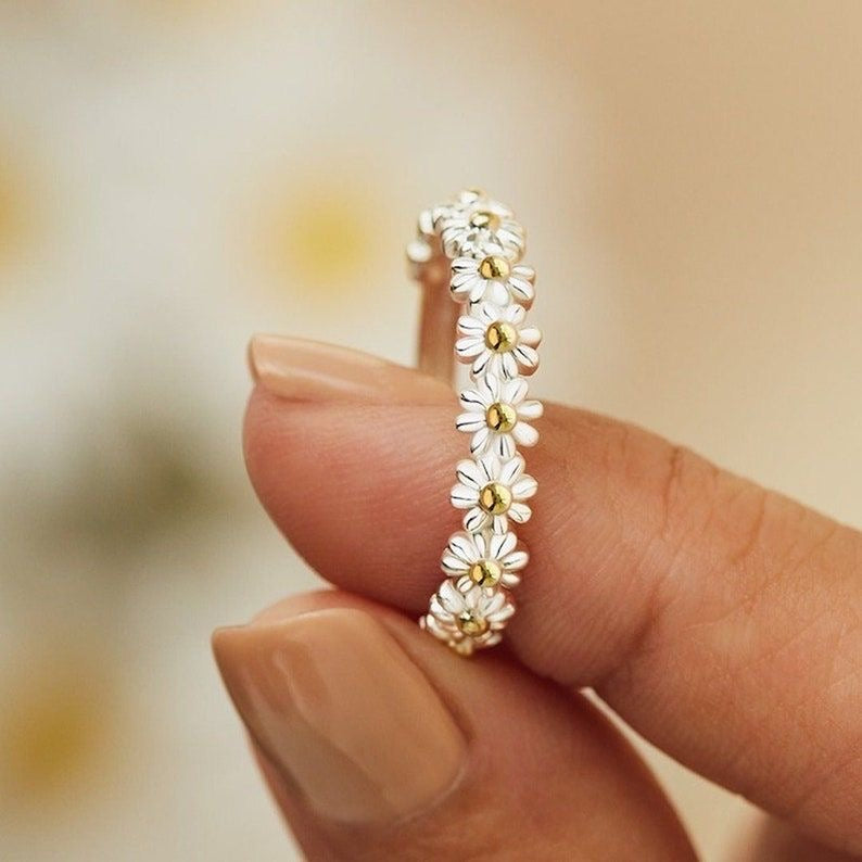 Daisy Adjustable Ring