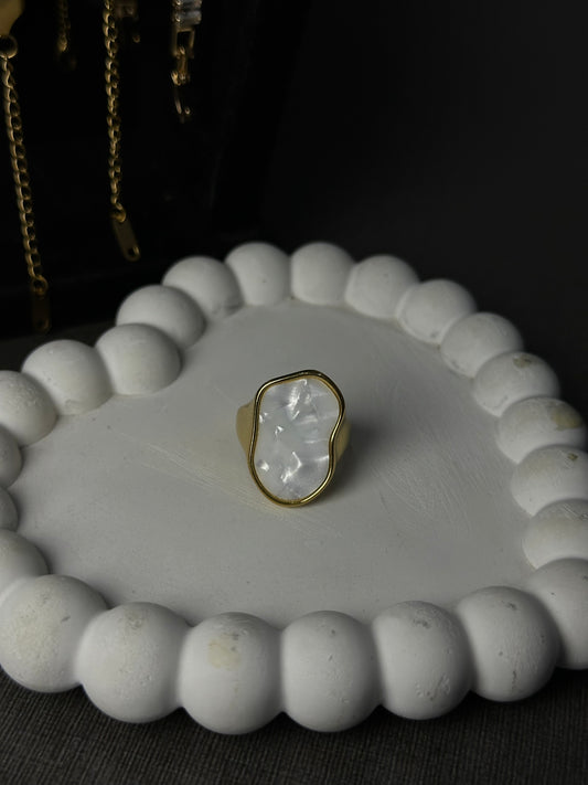 Luna Shell Ring