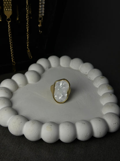 Luna Shell Ring