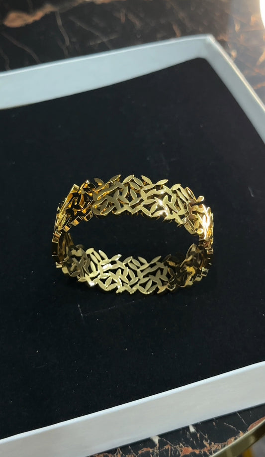 Aizel Cuff