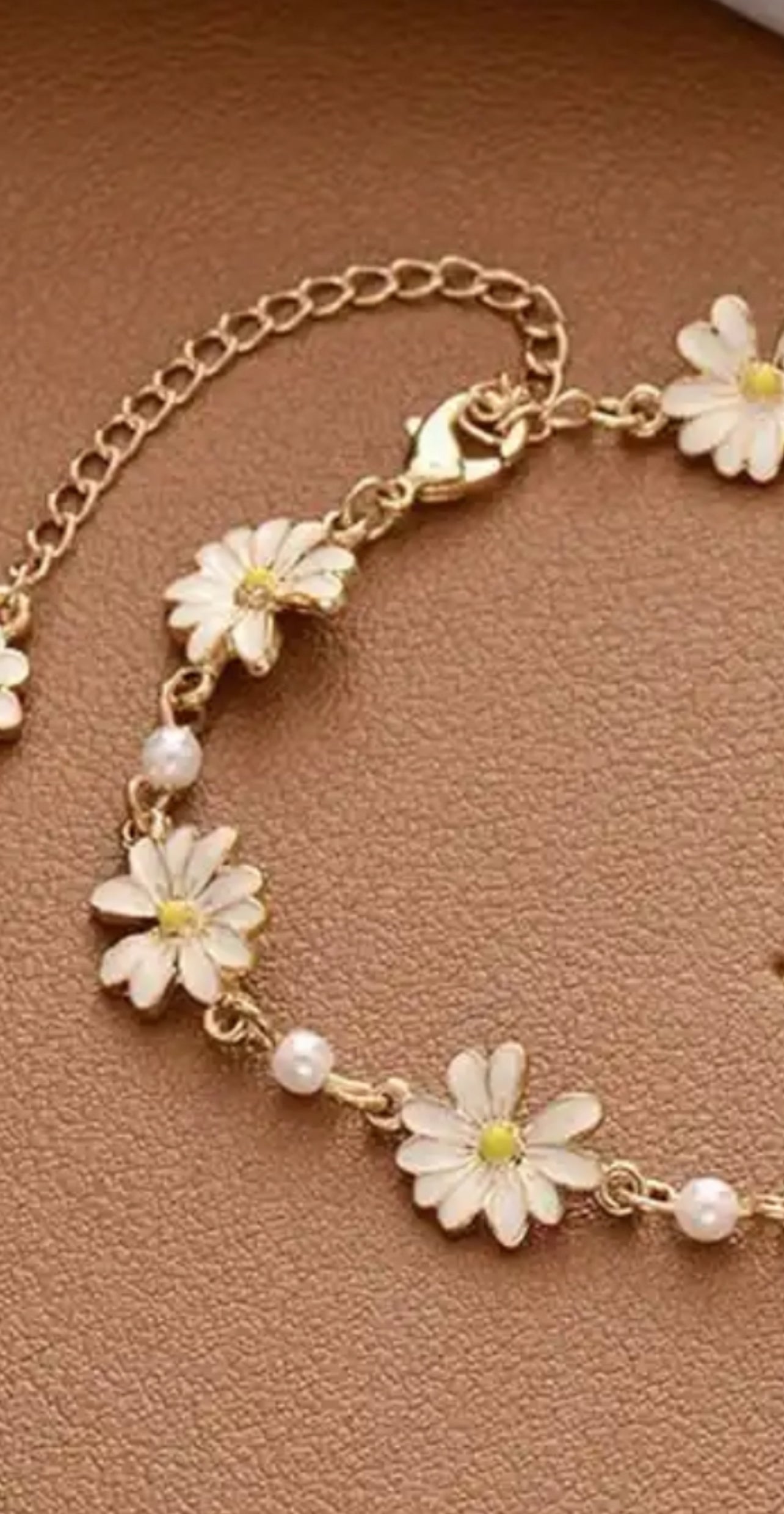 Minimal daisy bracelet