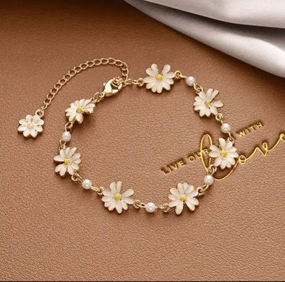 Minimal daisy bracelet