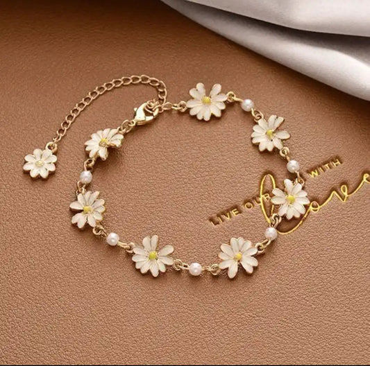 Minimal daisy bracelet