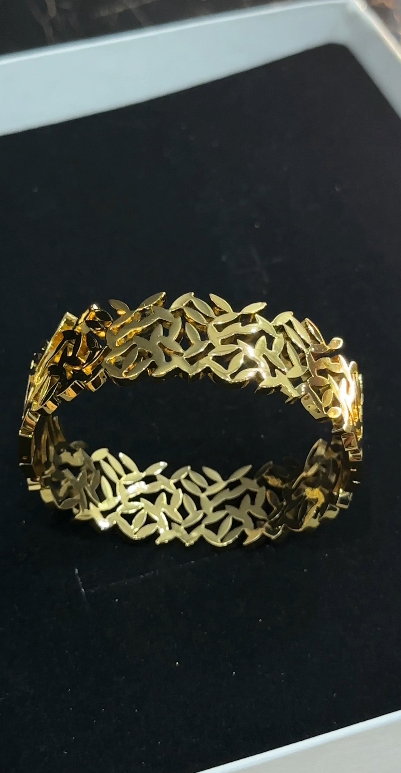 Aizel Cuff